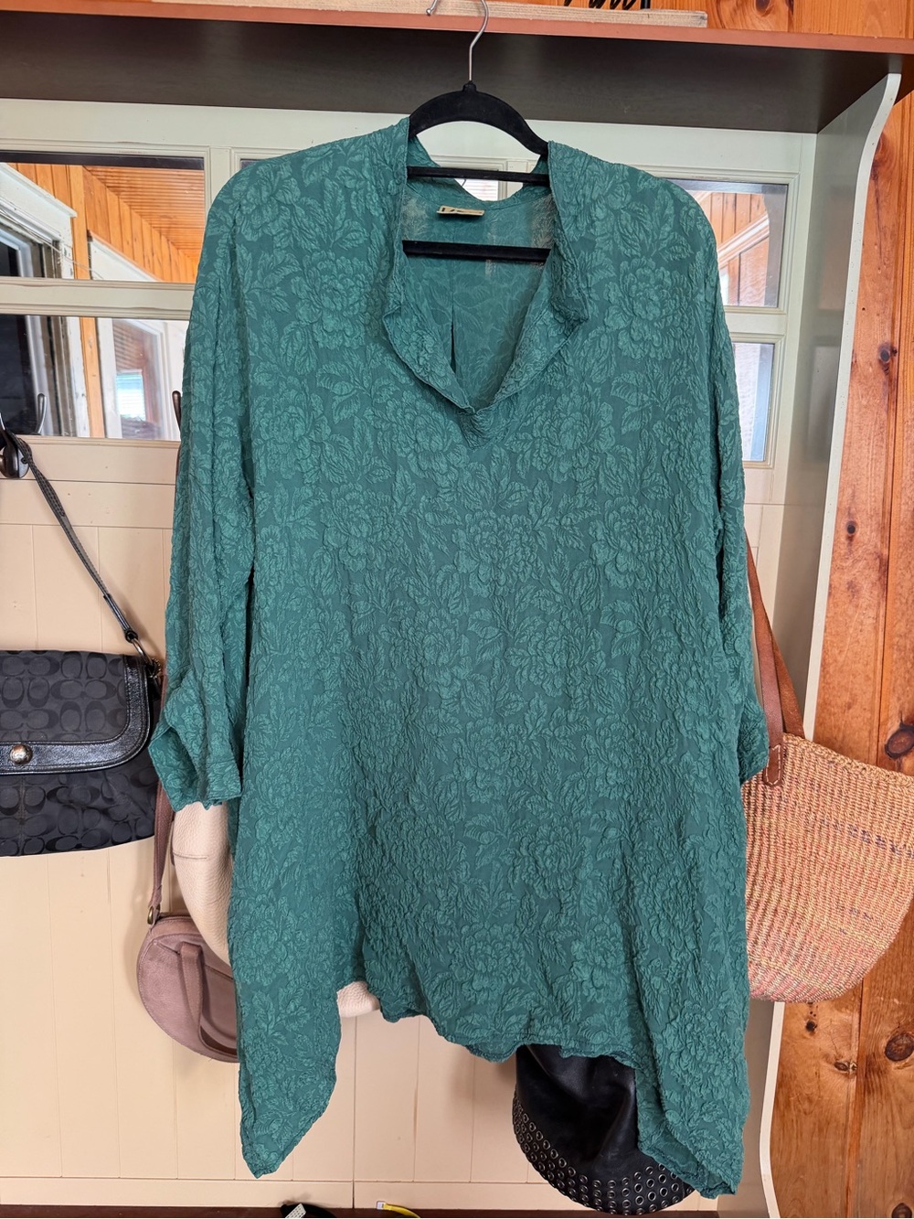 Women's Green Textured V-Neck Tunic Top silk